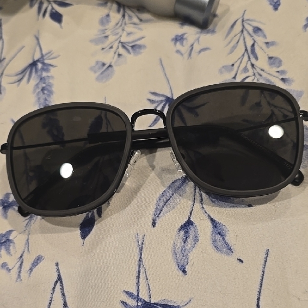 ❤️10/$40 Nwot Classic Black Sunglasses